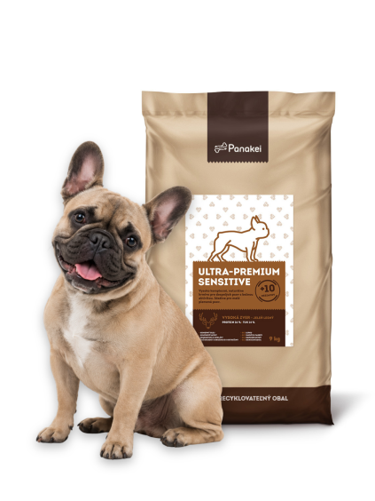 Francouzský buldoček a 9kg monoproteinové granule Panakei Sensitive s jelenem pro malé psy s citlivým trávením.