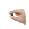 Detailní pohled na tvar a strukturu granule krmiva Panakei pro dospělé psy.
